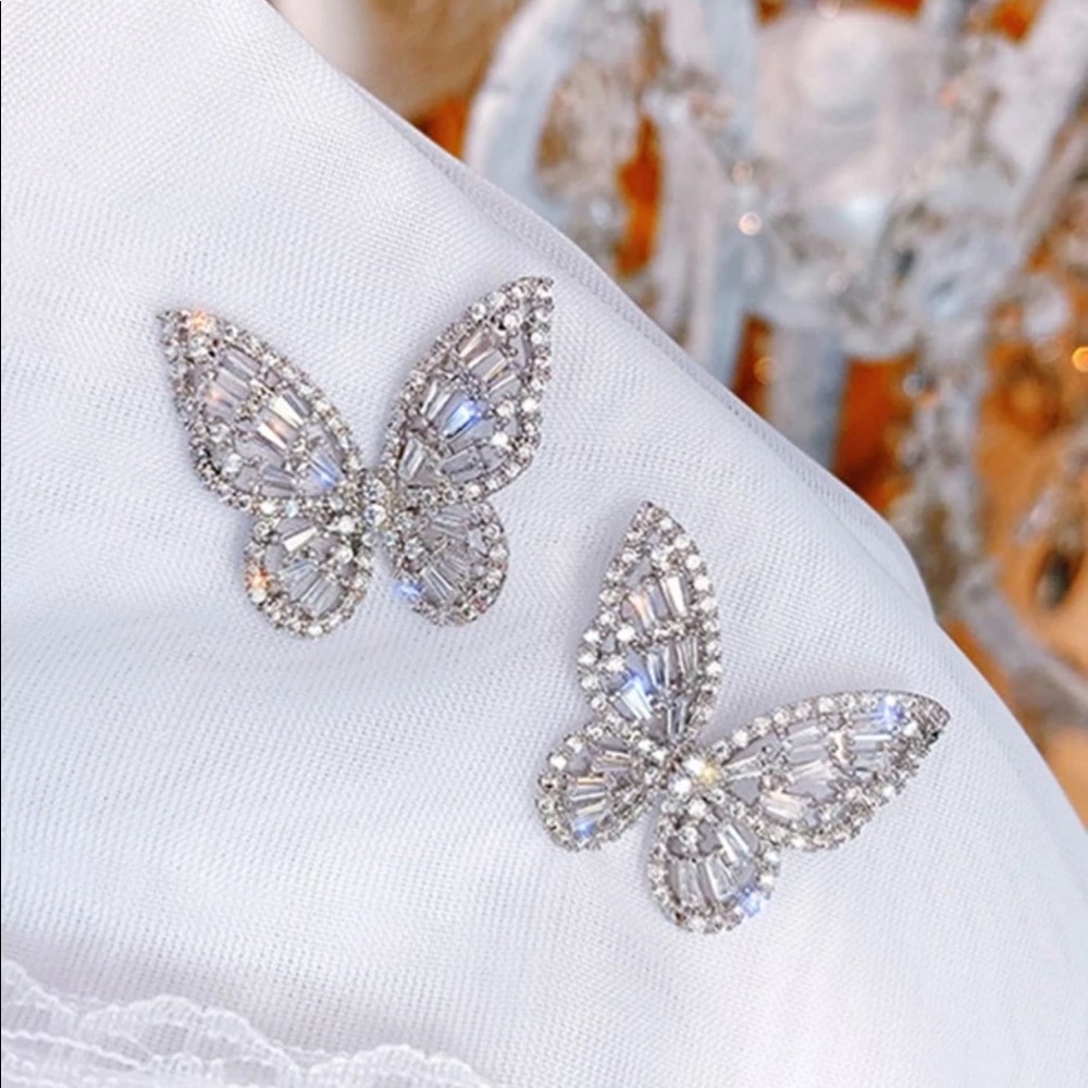 New Gorgeous Sparkly 925 Silver Butterfly Stud Ear - Picture 4 of 6